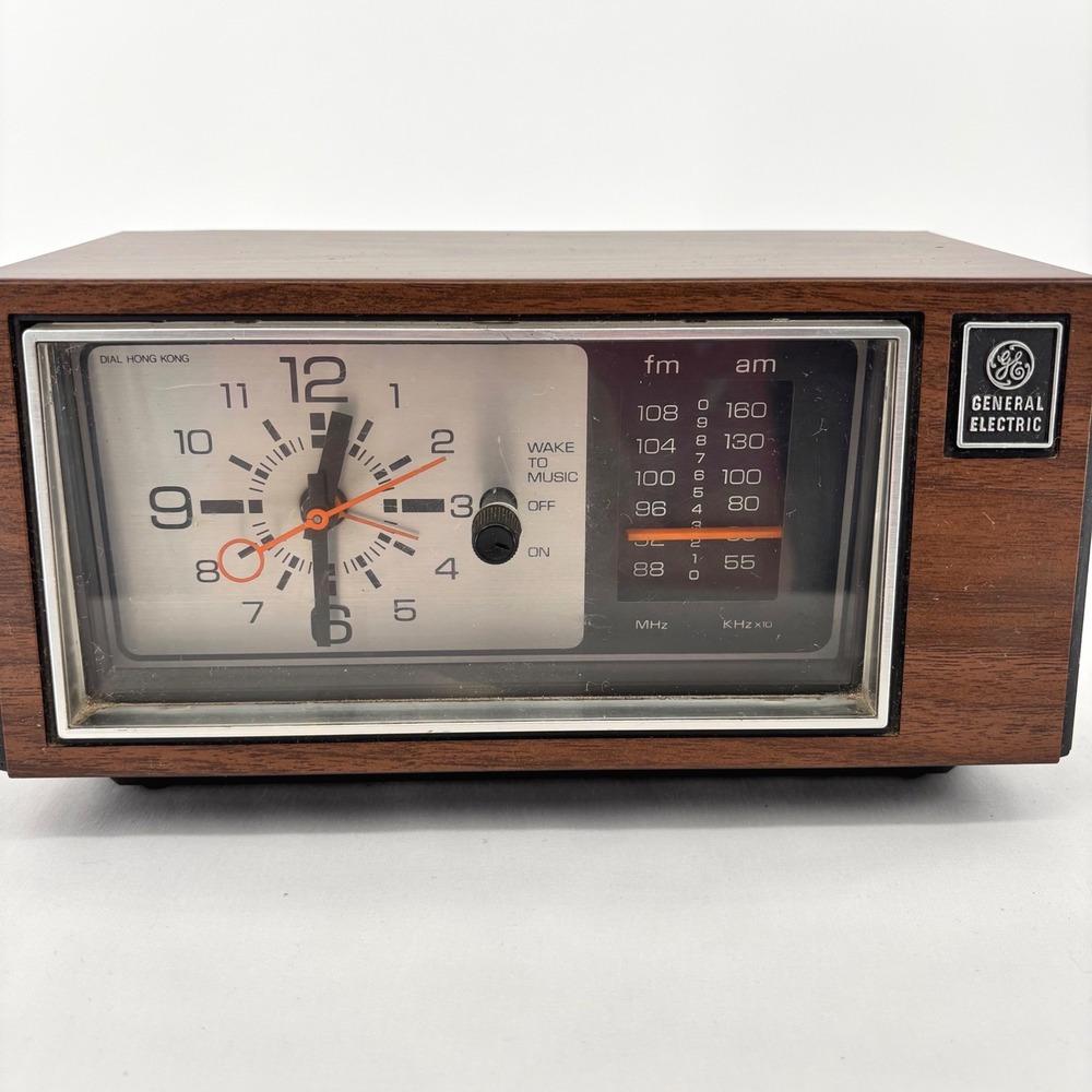 Vintage General Electric GE Alarm Clock Radio Walnut Grain Model 7-4550C